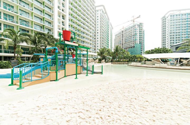Azure Urban Resort Staycation Manila Exterior photo