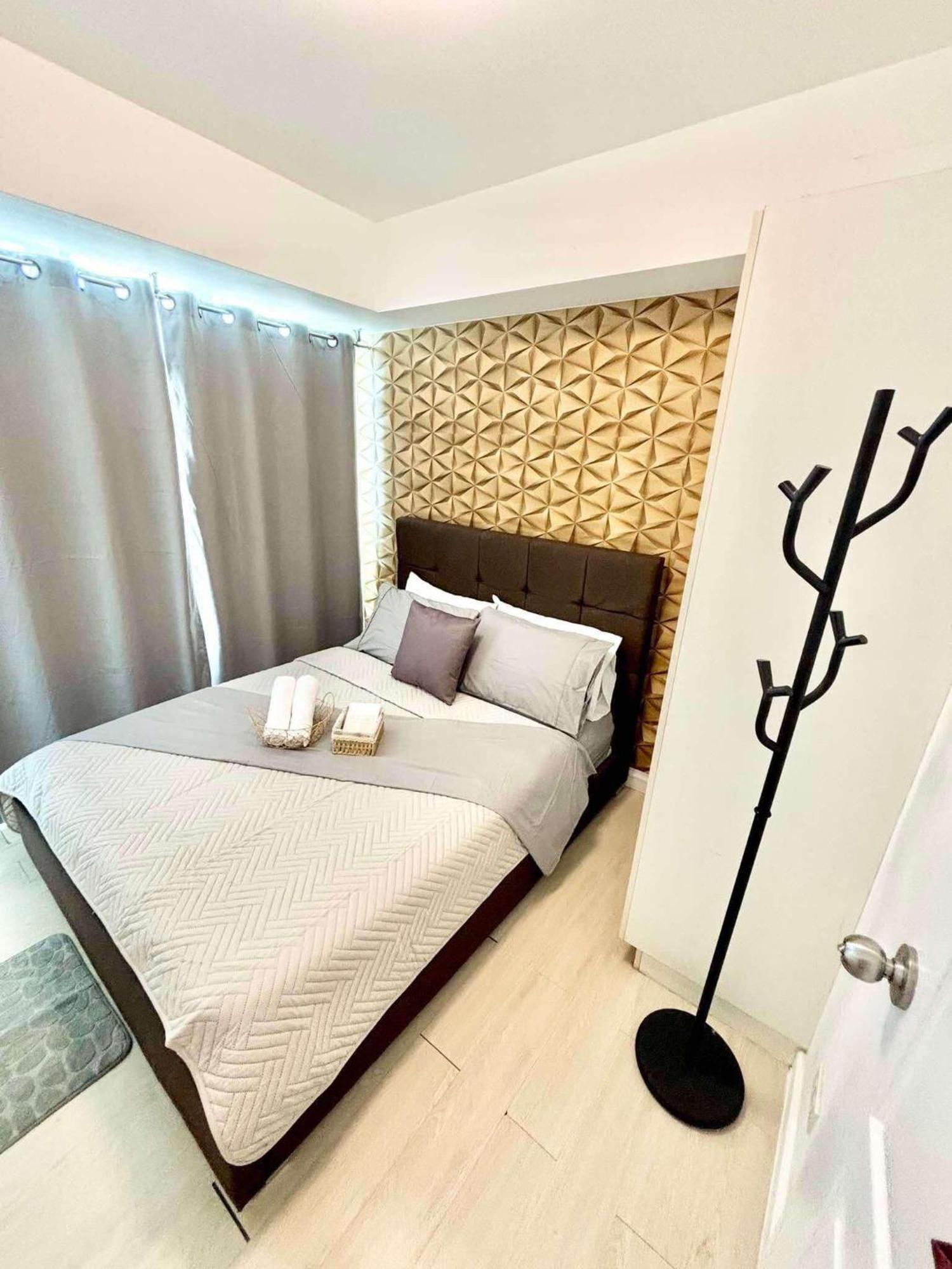 Azure Urban Resort Staycation Manila Room photo