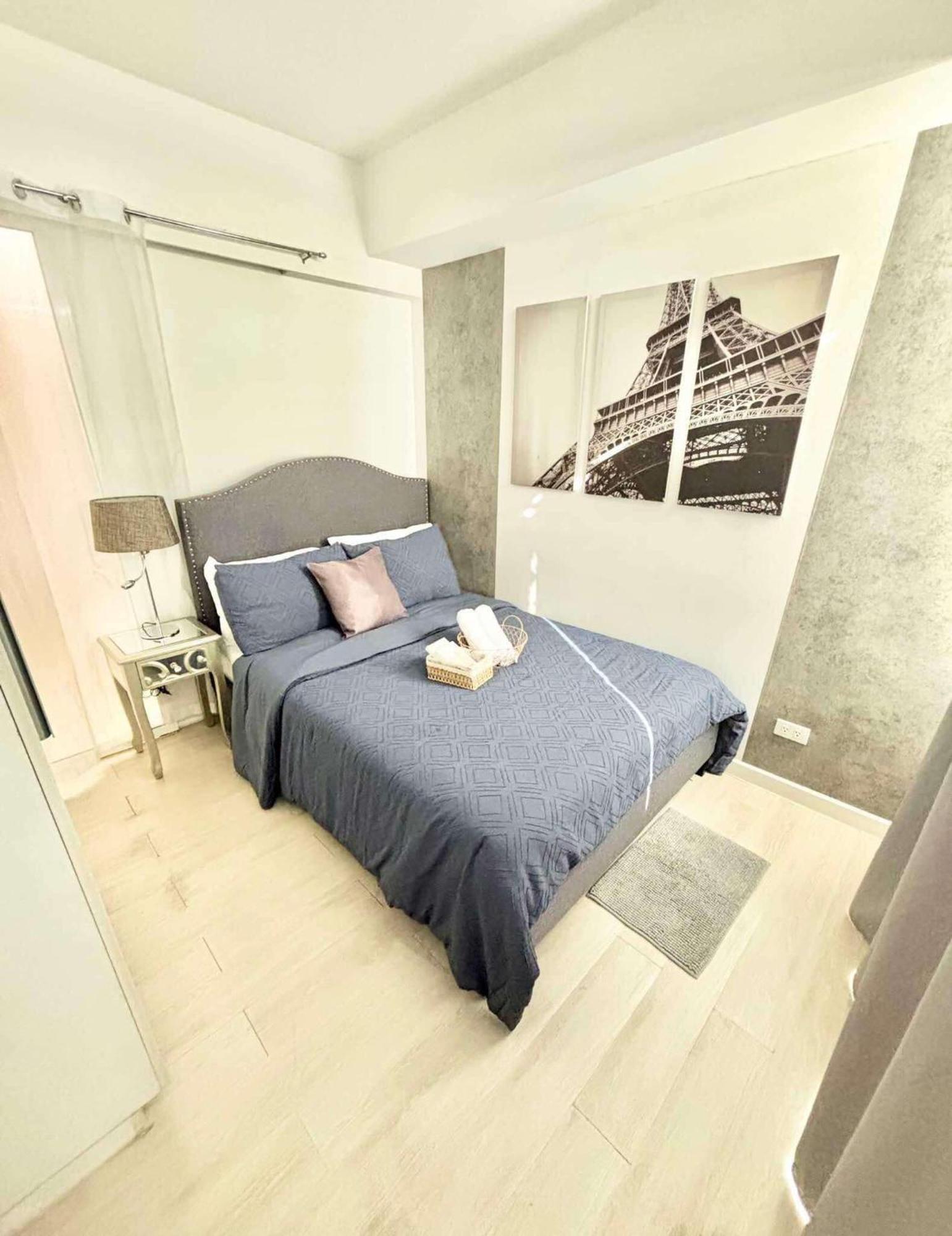 Azure Urban Resort Staycation Manila Room photo